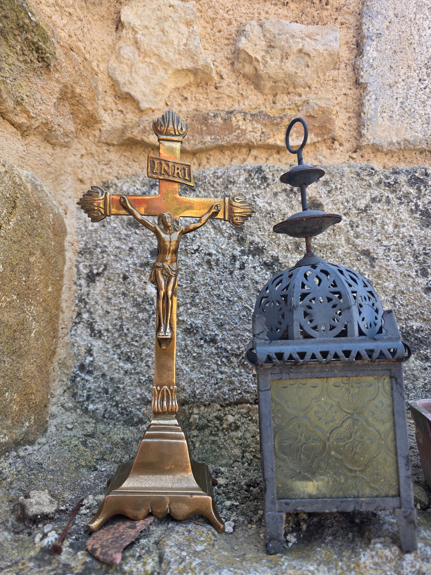 Crucifix laiton du 19ème siècle sur socle ✝️