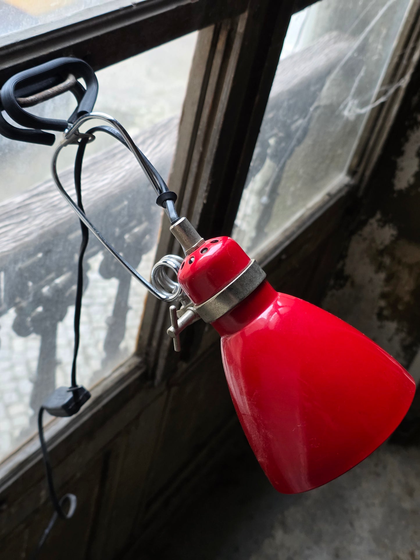 Lampe en métal à pince type baladeuse (années 80)