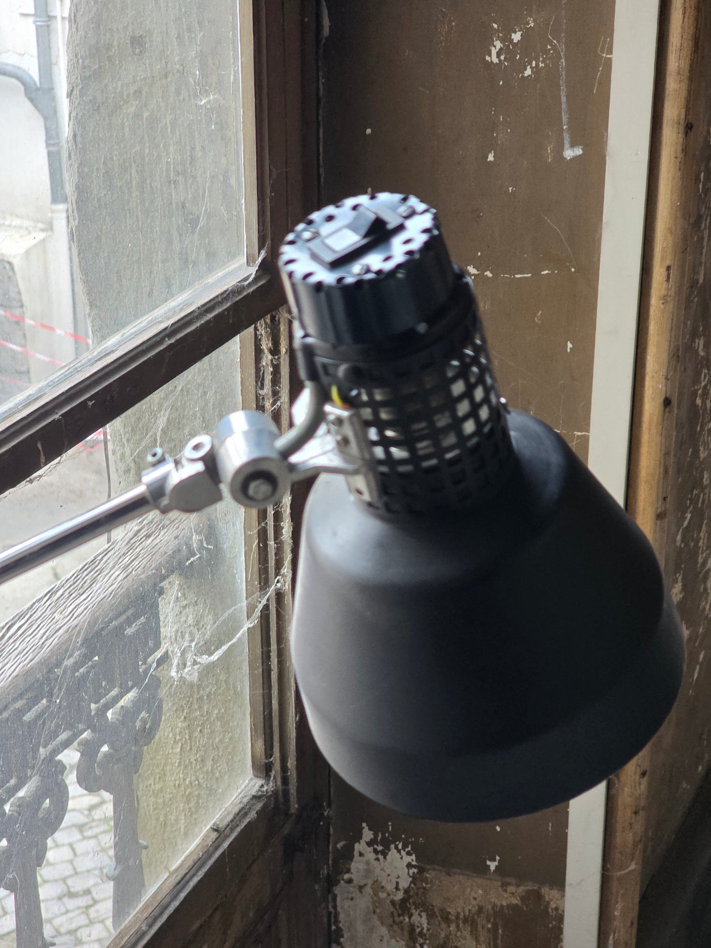 Lampe d’atelier BHV métal années 80