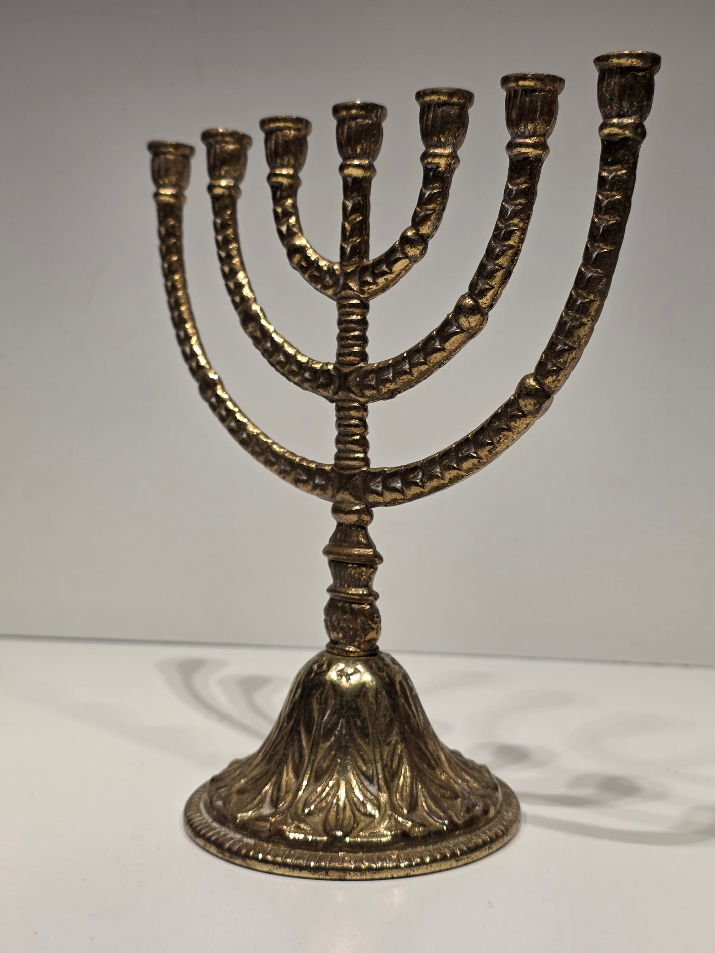 Chandelier Menorah ancienne en laiton signée RP