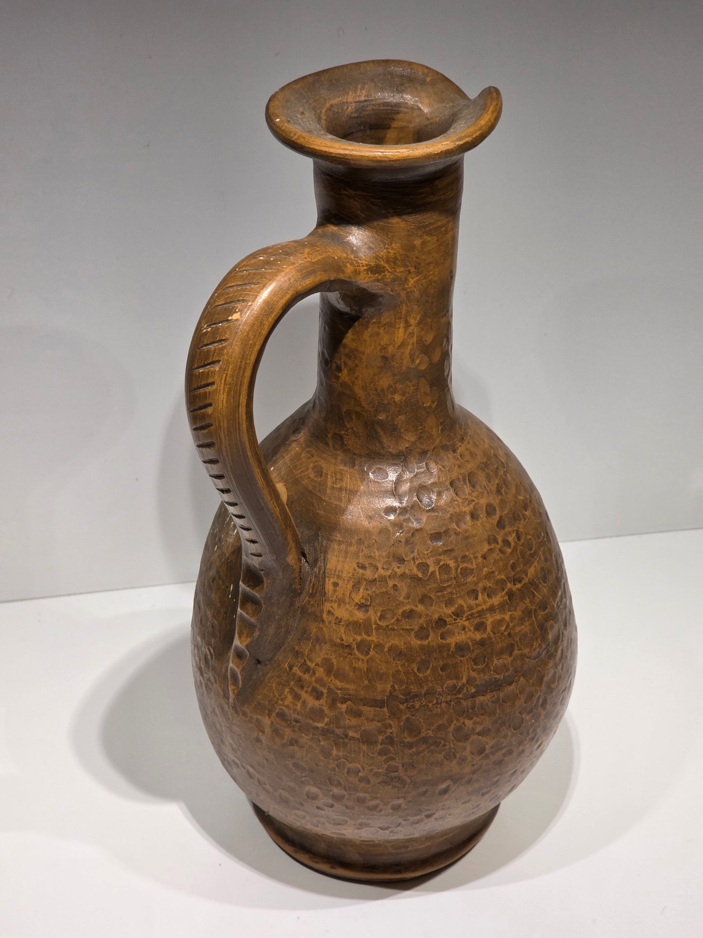 Pichet poterie brutaliste début XXème siècle