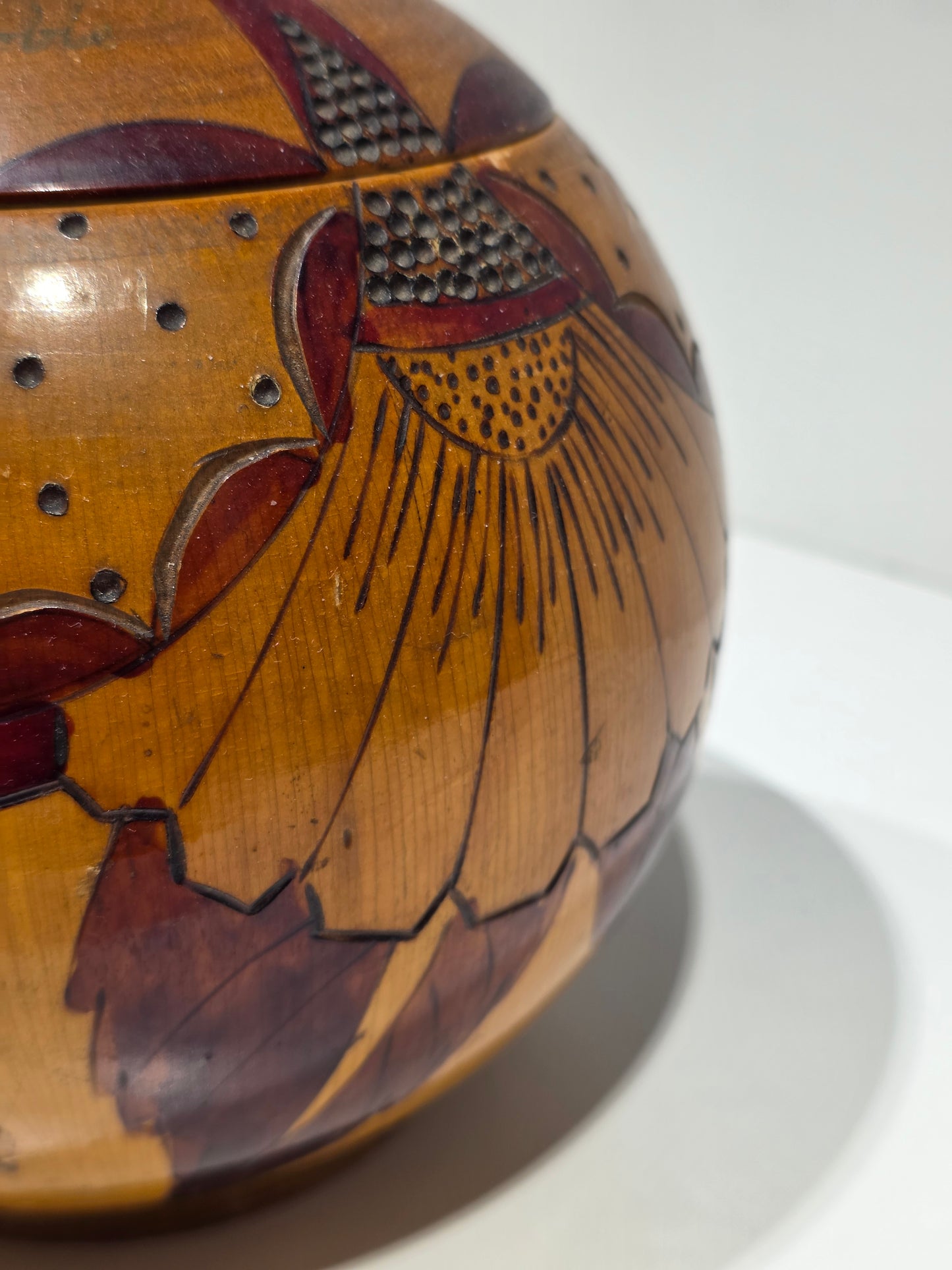 Boite en bois Art Déco forme boule signée "Grenoble"