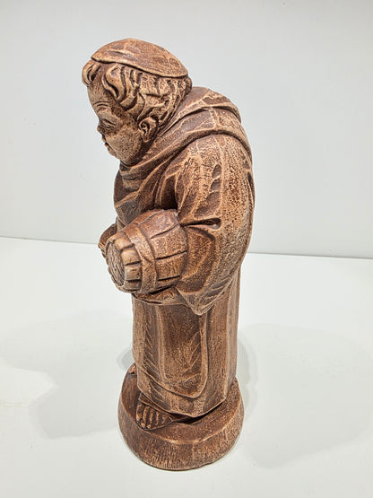 Statuette moine (monk) avec tonneau de bière résine