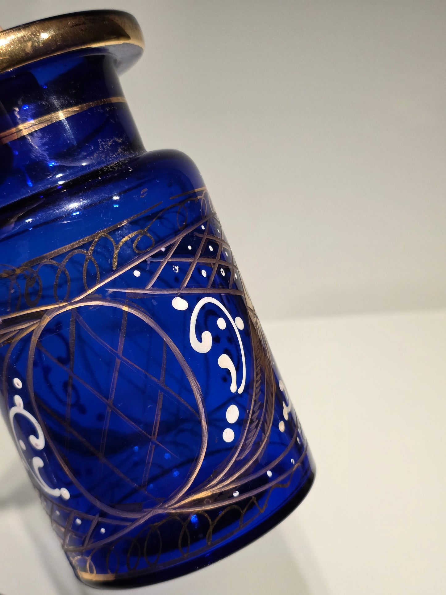 Flacon cristal de Bohème bleu cobalt et or