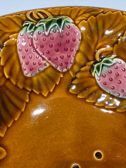 Passoire à fruits en Barbotine et plat de présentation Salin les bains