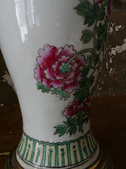 Lampe montée sur vase rouleau porcelaine 19ème siècle