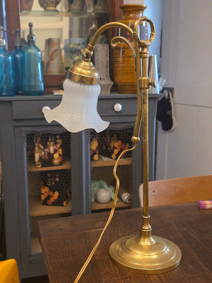 Lampe tulipe en laiton style art nouveau