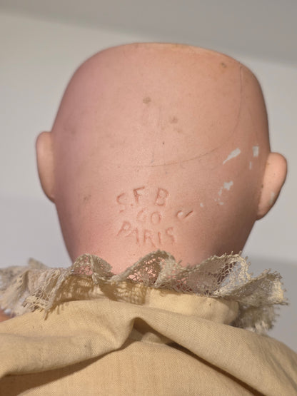 Poupée ancienne SFBJ Paris papier maché