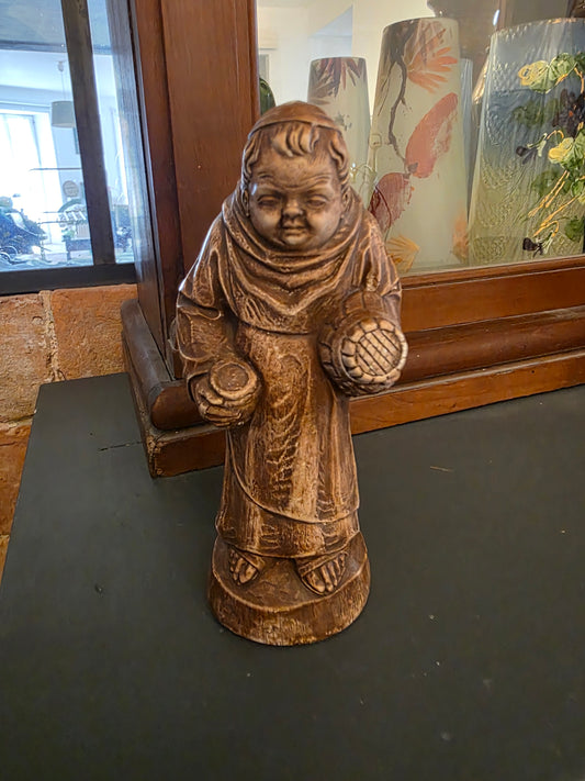 Statuette moine (monk) avec tonneau de bière résine