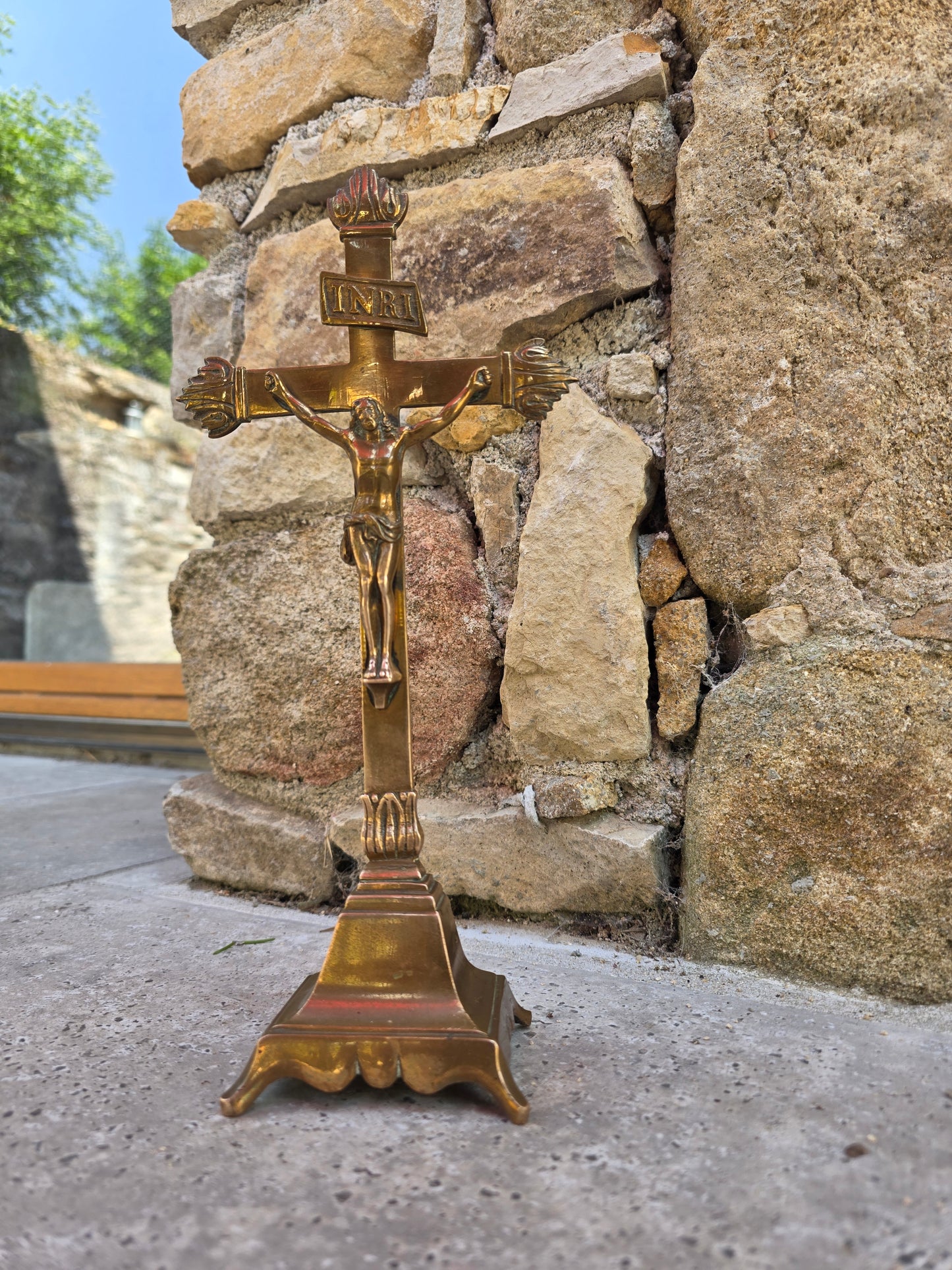 Crucifix laiton du 19ème siècle sur socle ✝️