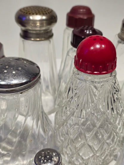 Lot de sucrières, salières et poivrieres verre, Bakélite et métal