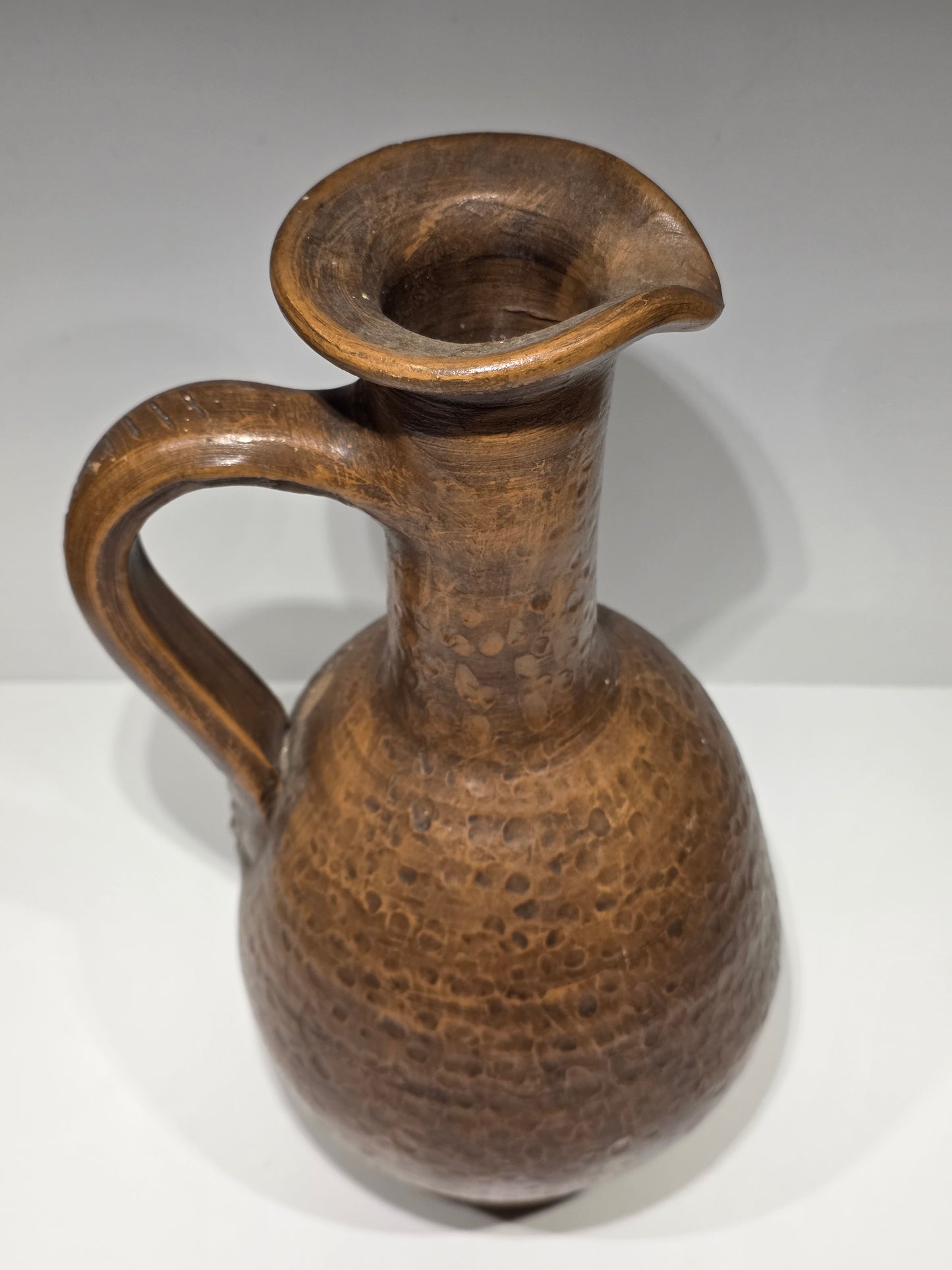Pichet poterie brutaliste début XXème siècle