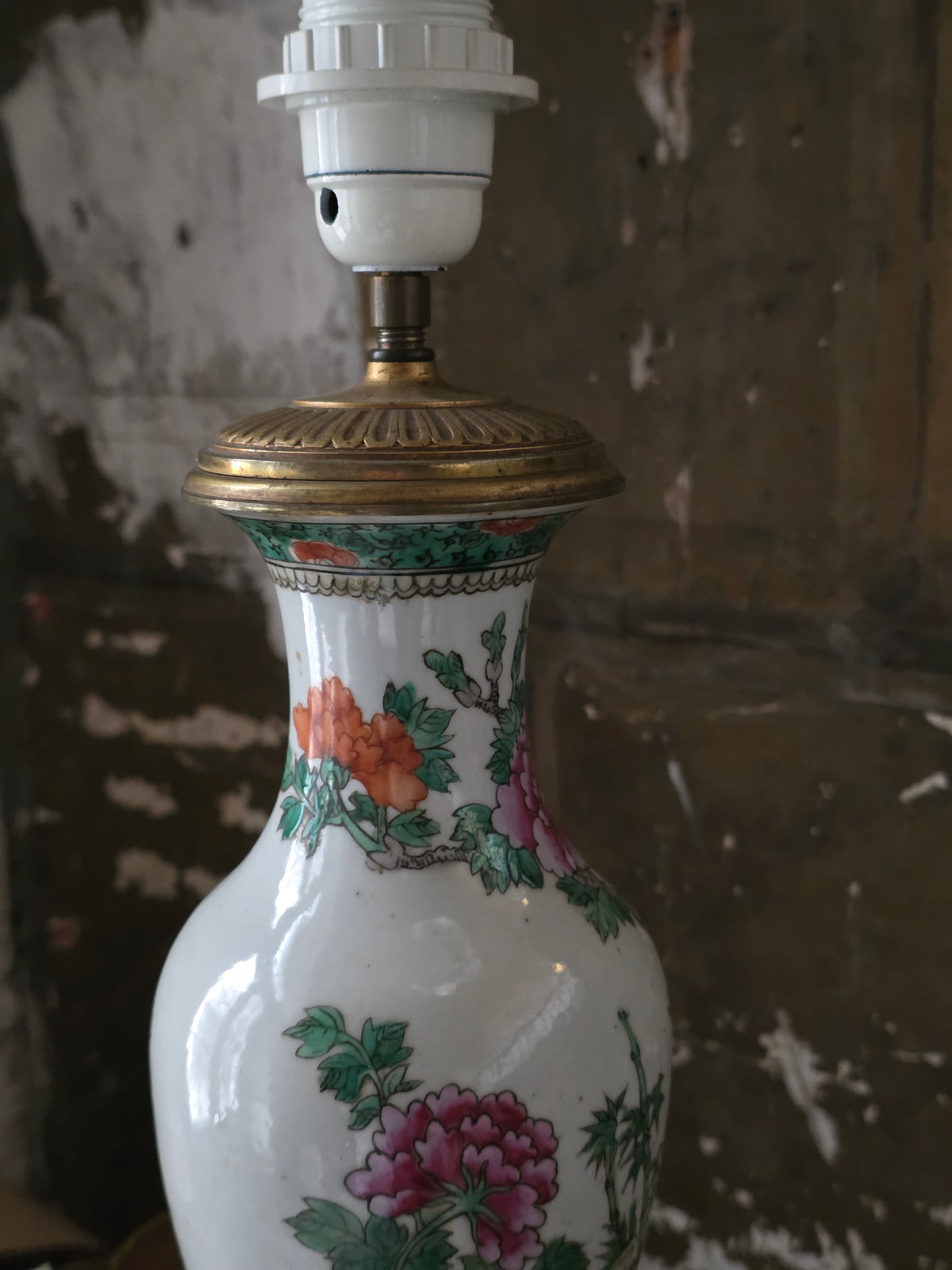 Lampe montée sur vase rouleau porcelaine 19ème siècle