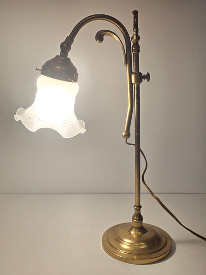 Lampe tulipe en laiton style art nouveau