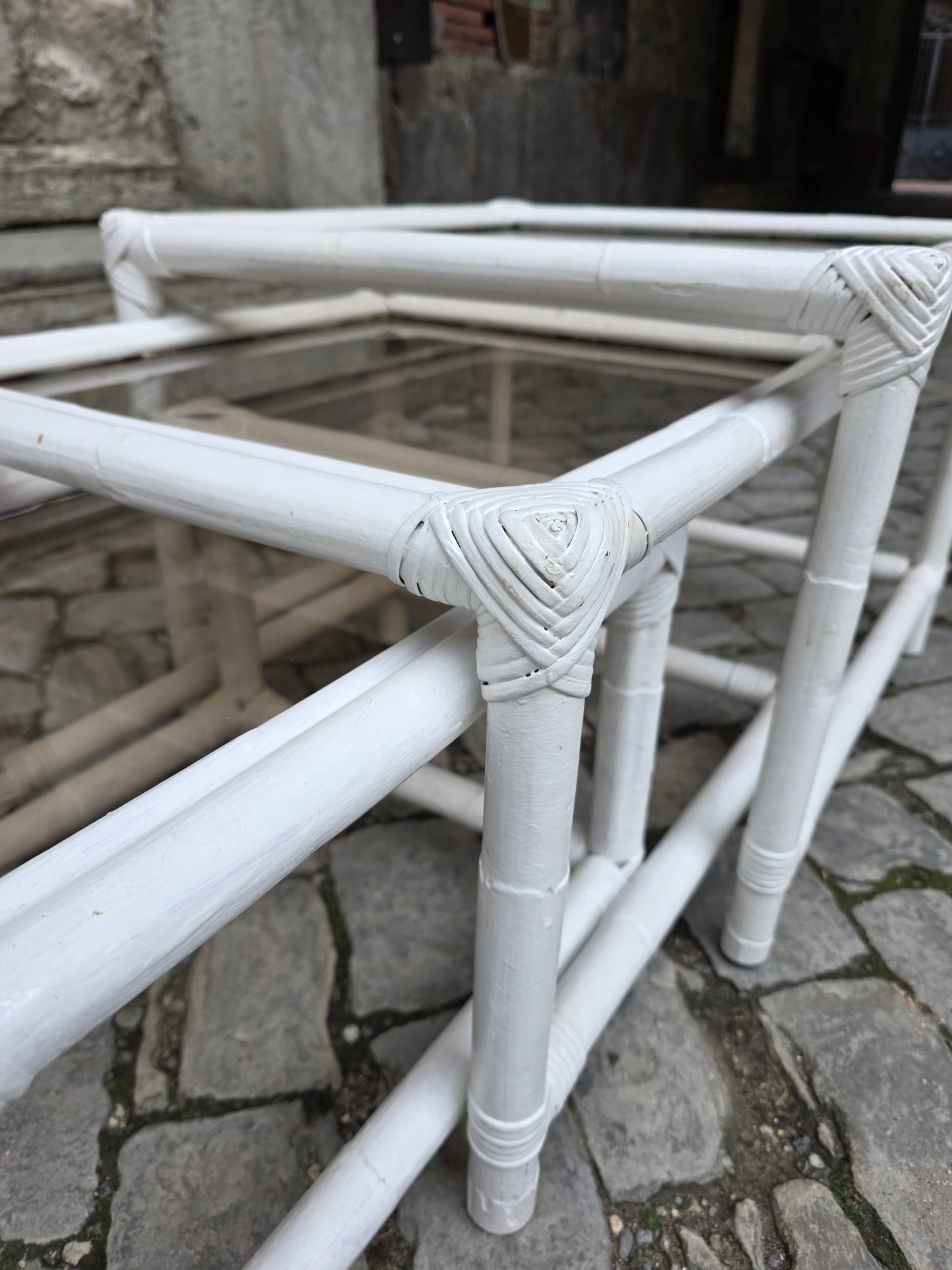 Tables gigogne bambou et verre fumé années 70