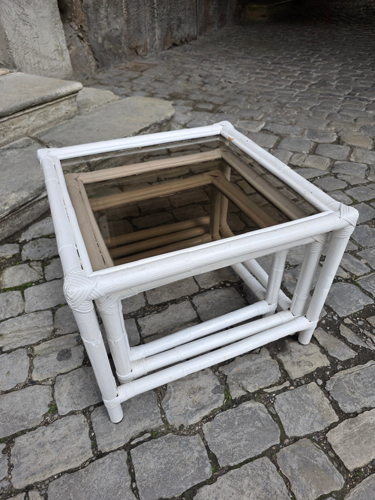 Tables gigogne bambou et verre fumé années 70