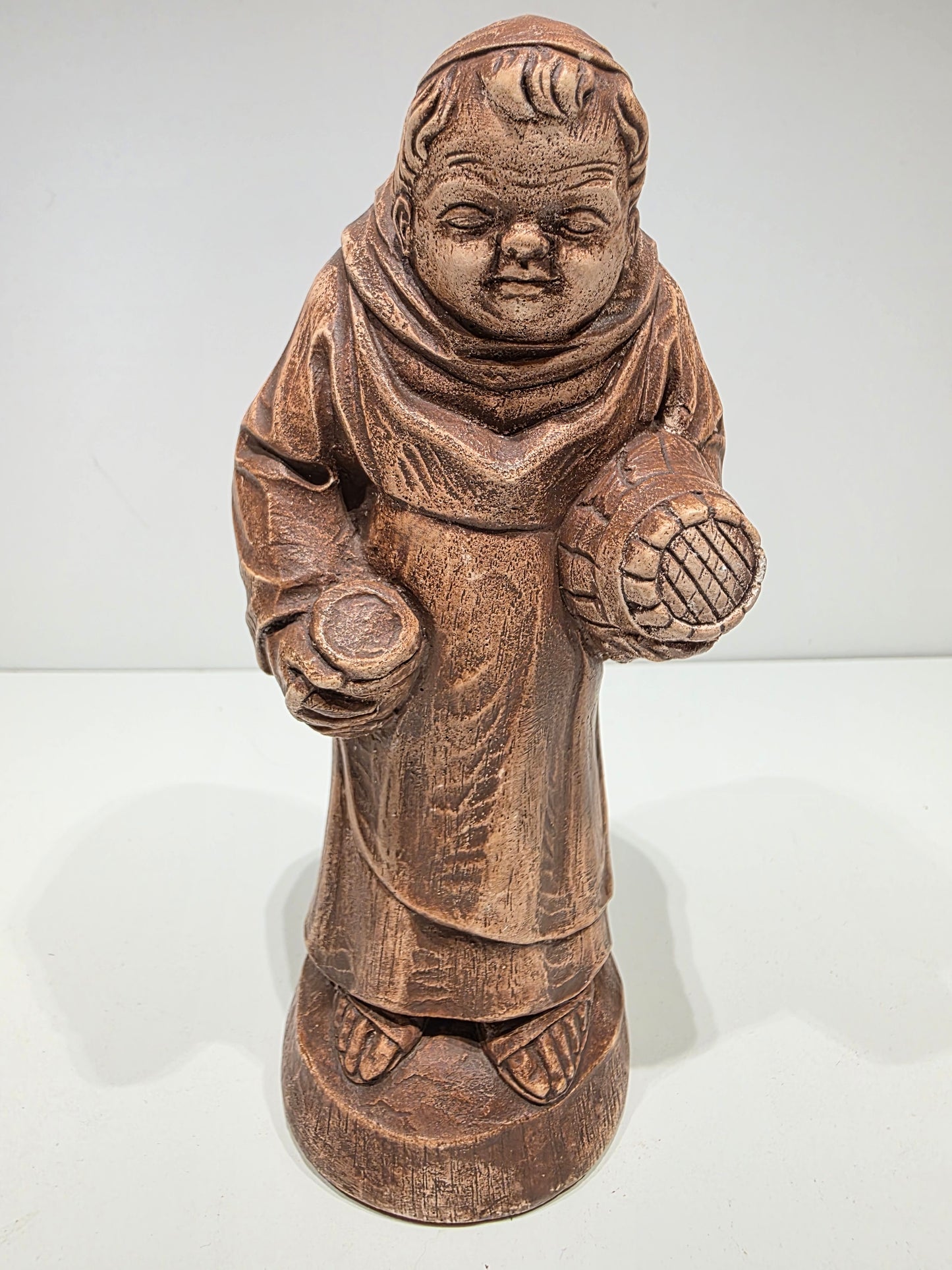 Statuette moine (monk) avec tonneau de bière résine