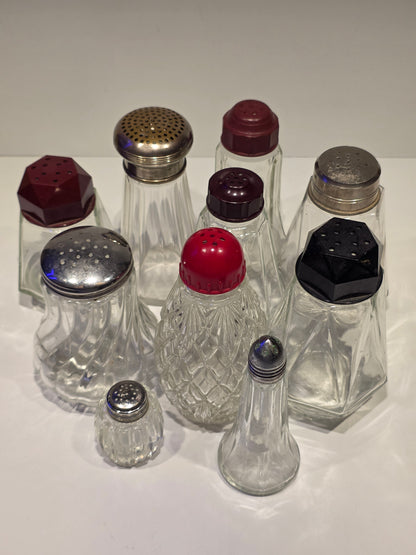Lot de sucrières, salières et poivrieres verre, Bakélite et métal