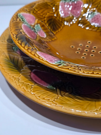 Passoire à fruits en Barbotine et plat de présentation Salin les bains