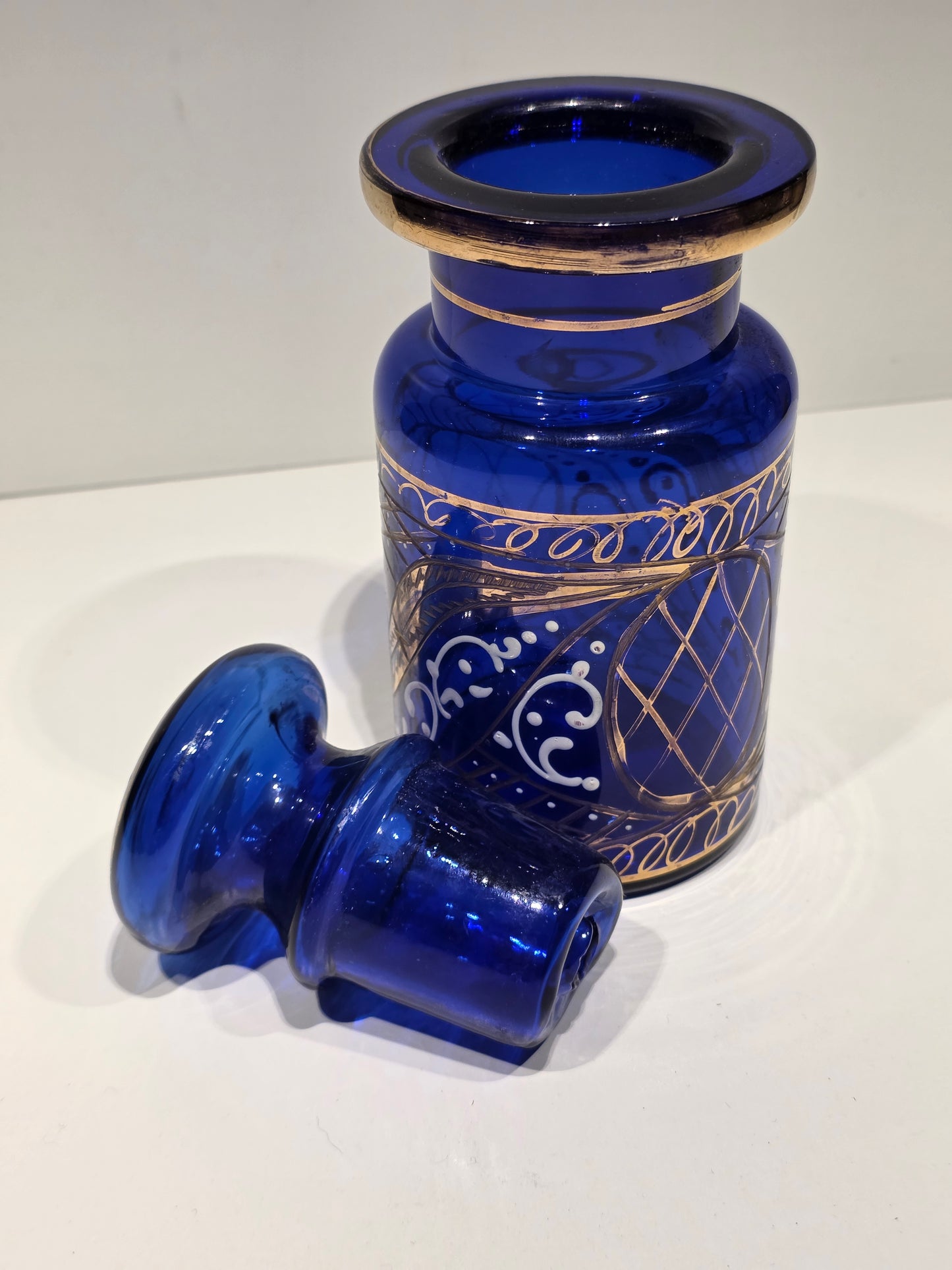 Flacon cristal de Bohème bleu cobalt et or