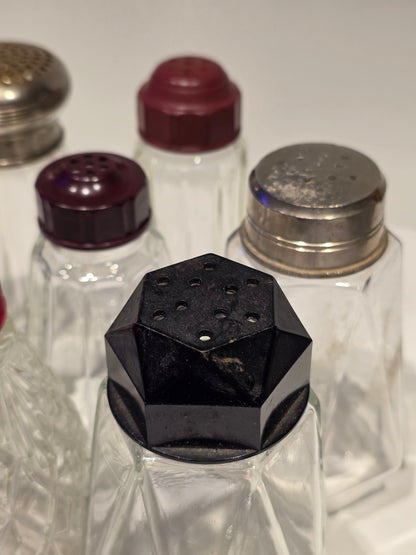 Lot de sucrières, salières et poivrieres verre, Bakélite et métal