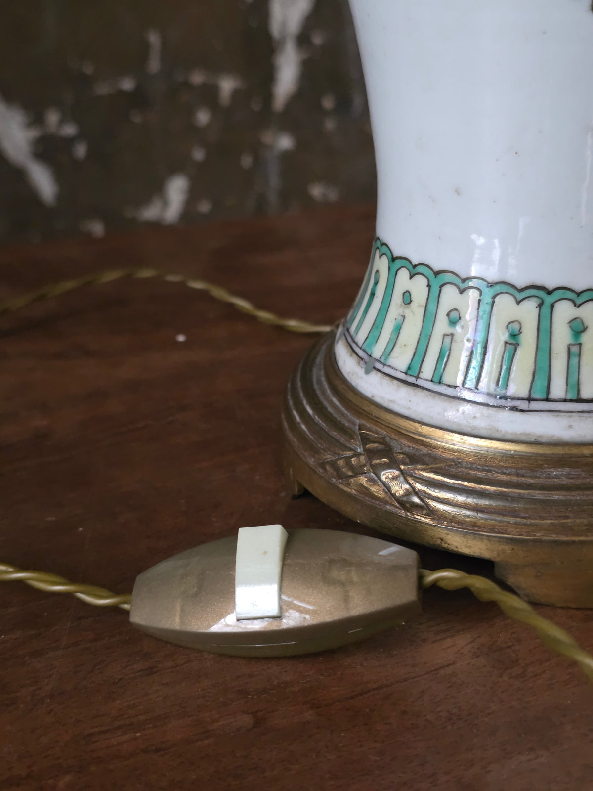Lampe montée sur vase rouleau porcelaine 19ème siècle