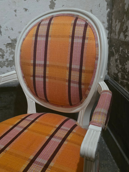 Fauteuil Louis XVI entièrement restauré tissu orange et rose