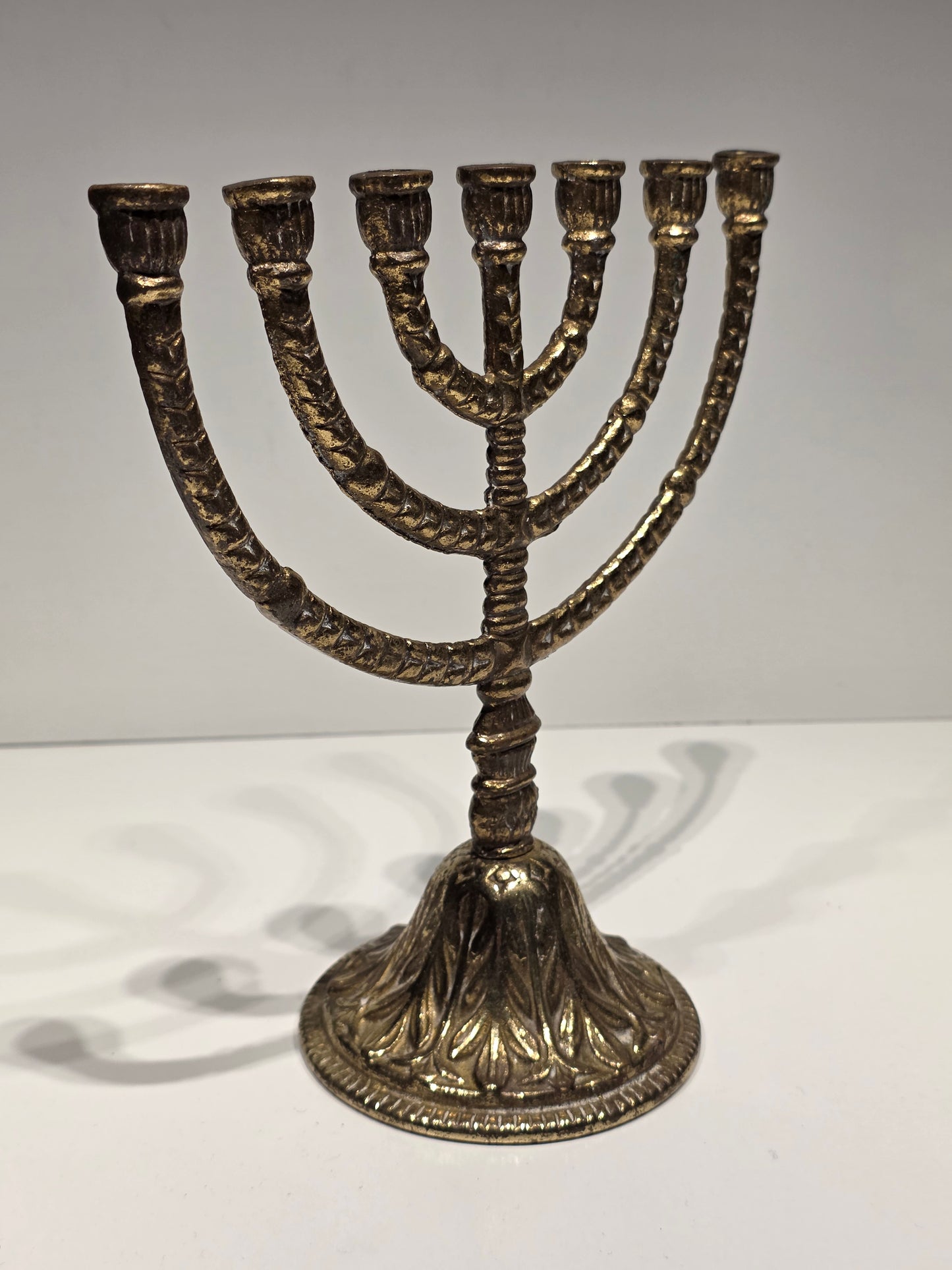 Chandelier Menorah ancienne en laiton signée RP