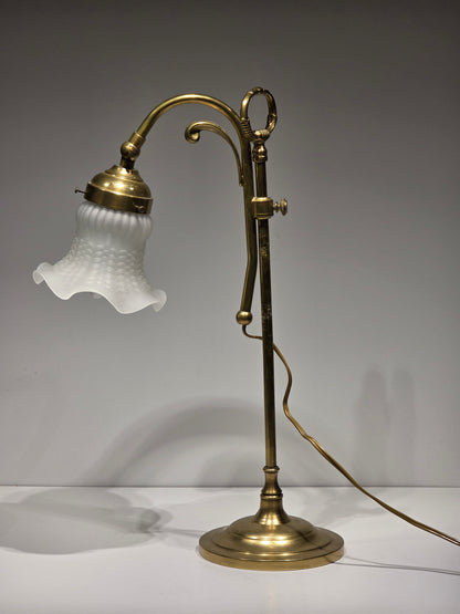Lampe tulipe en laiton style art nouveau