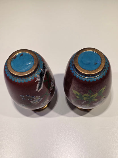 Paire de petits vases "cloisonné" Asie. Émaux et laiton