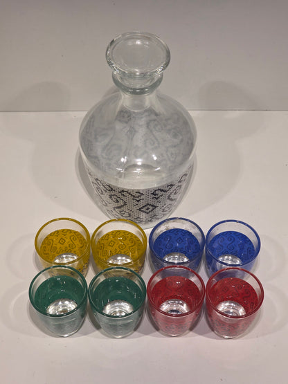 Carafe et ses huit petits verres à alcool années 60