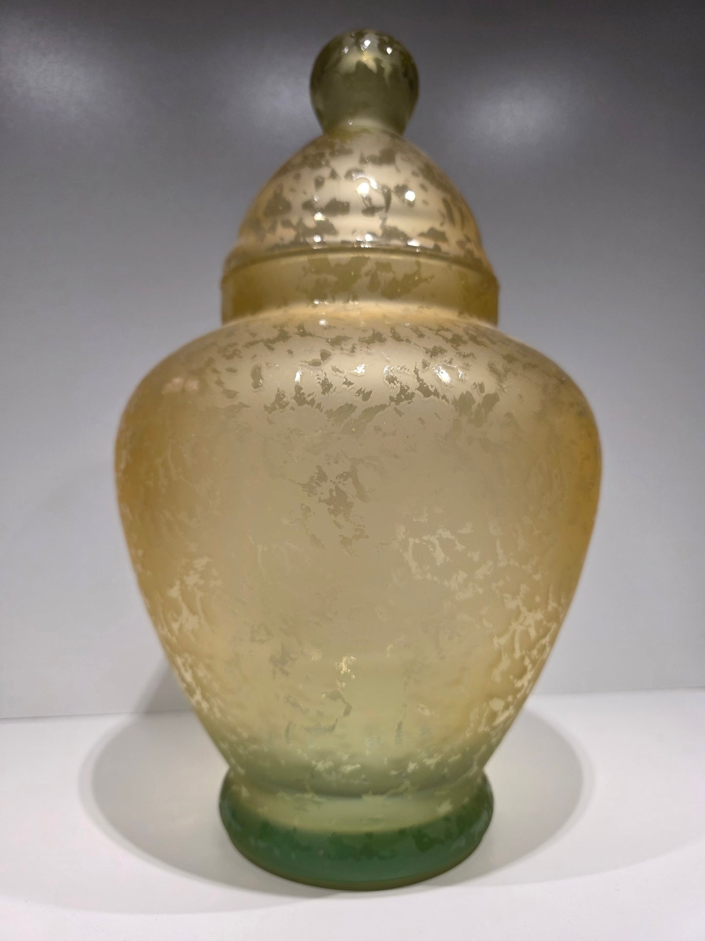Grande Bonbonnière en verre ciselé