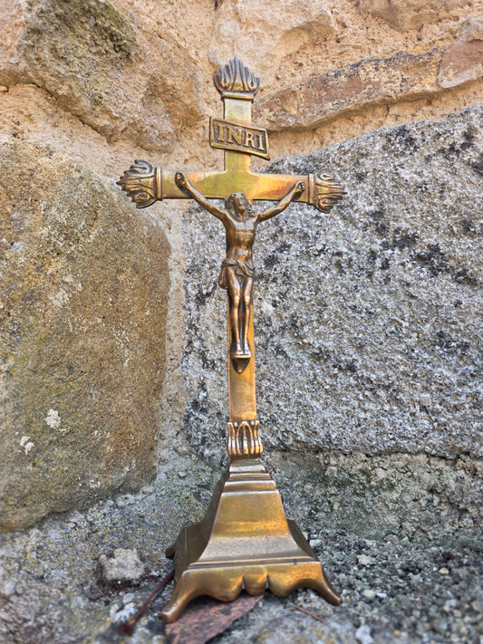 Crucifix laiton du 19ème siècle sur socle ✝️