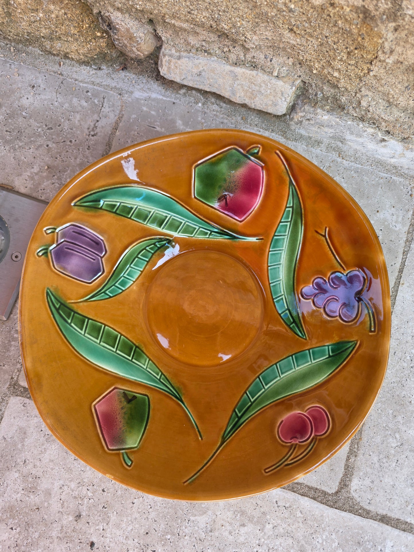 Plat de service en Barbotine style Picasso Sarreguemines